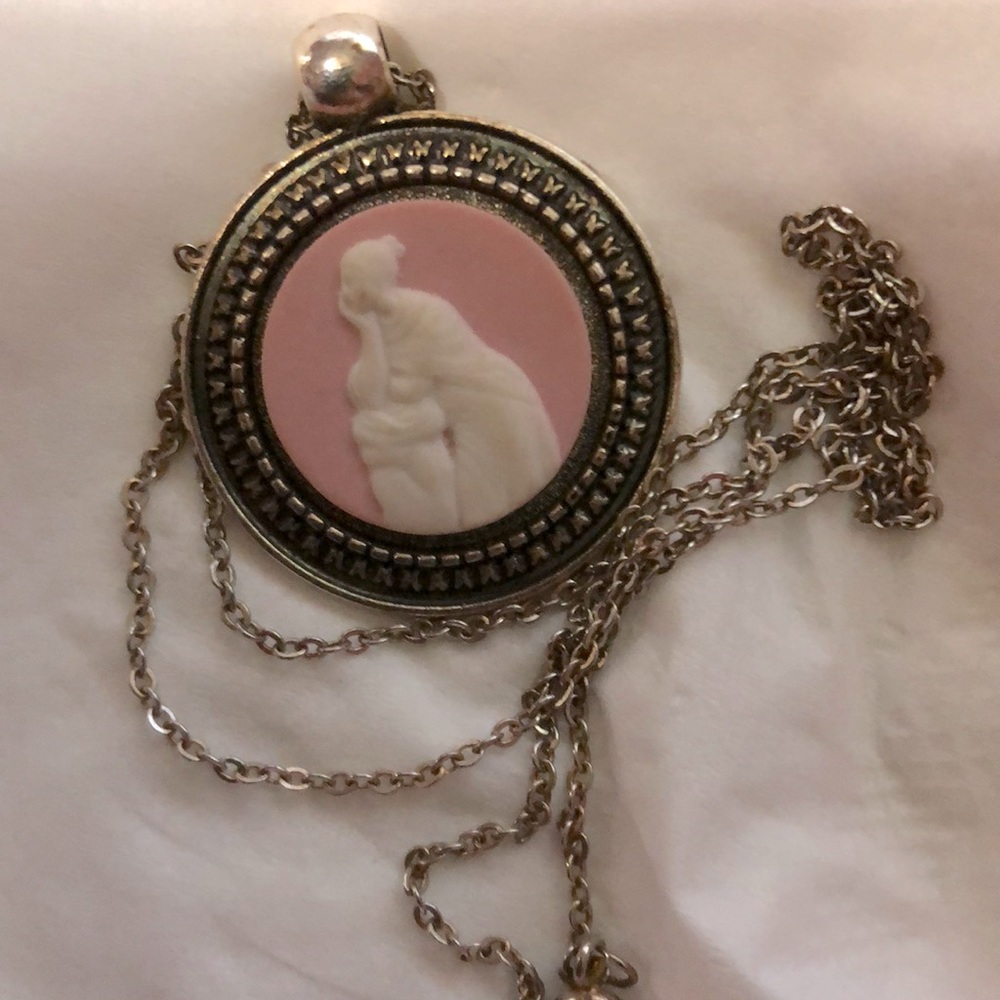 Wedgewood looking Vintage Necklace